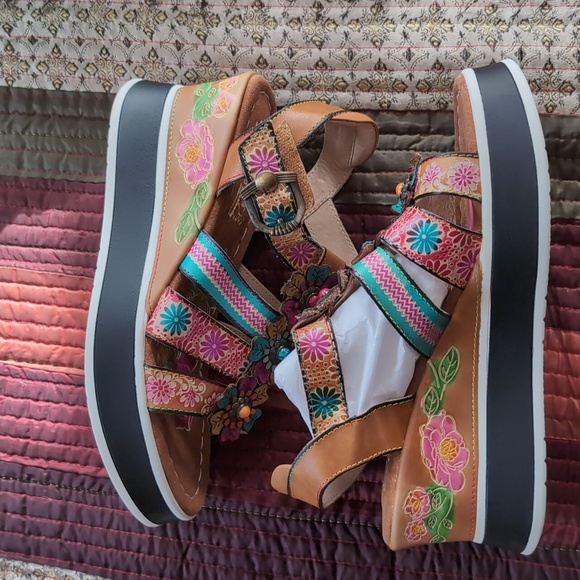 L'ARTISTE* Spring Step Floral Bloom painted wedge heel sandals velcro close sz 8 - Picture 10 of 17